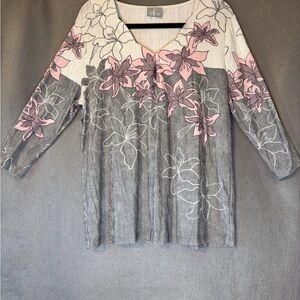 Chic Floral Women's Blouse in Gray and Pink. Excellent Conditions